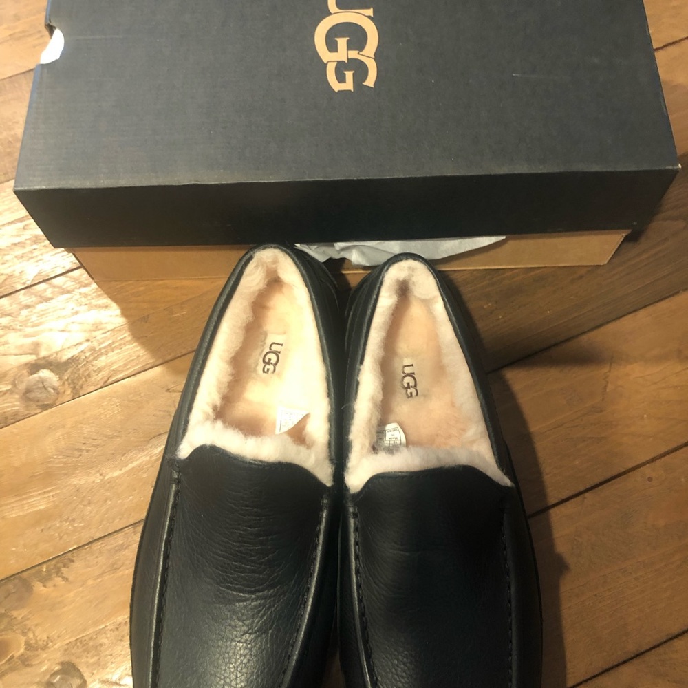 Slippers - Picture 2 of 4